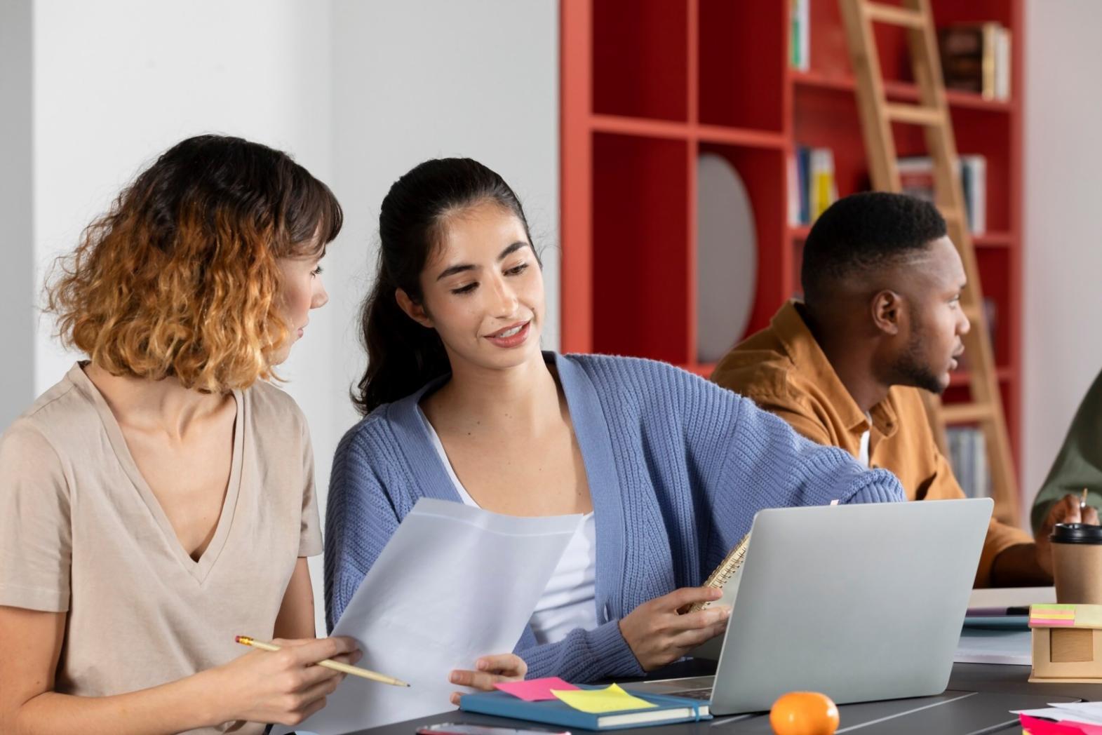 Session de formation en gestion financière avec participants et formateur